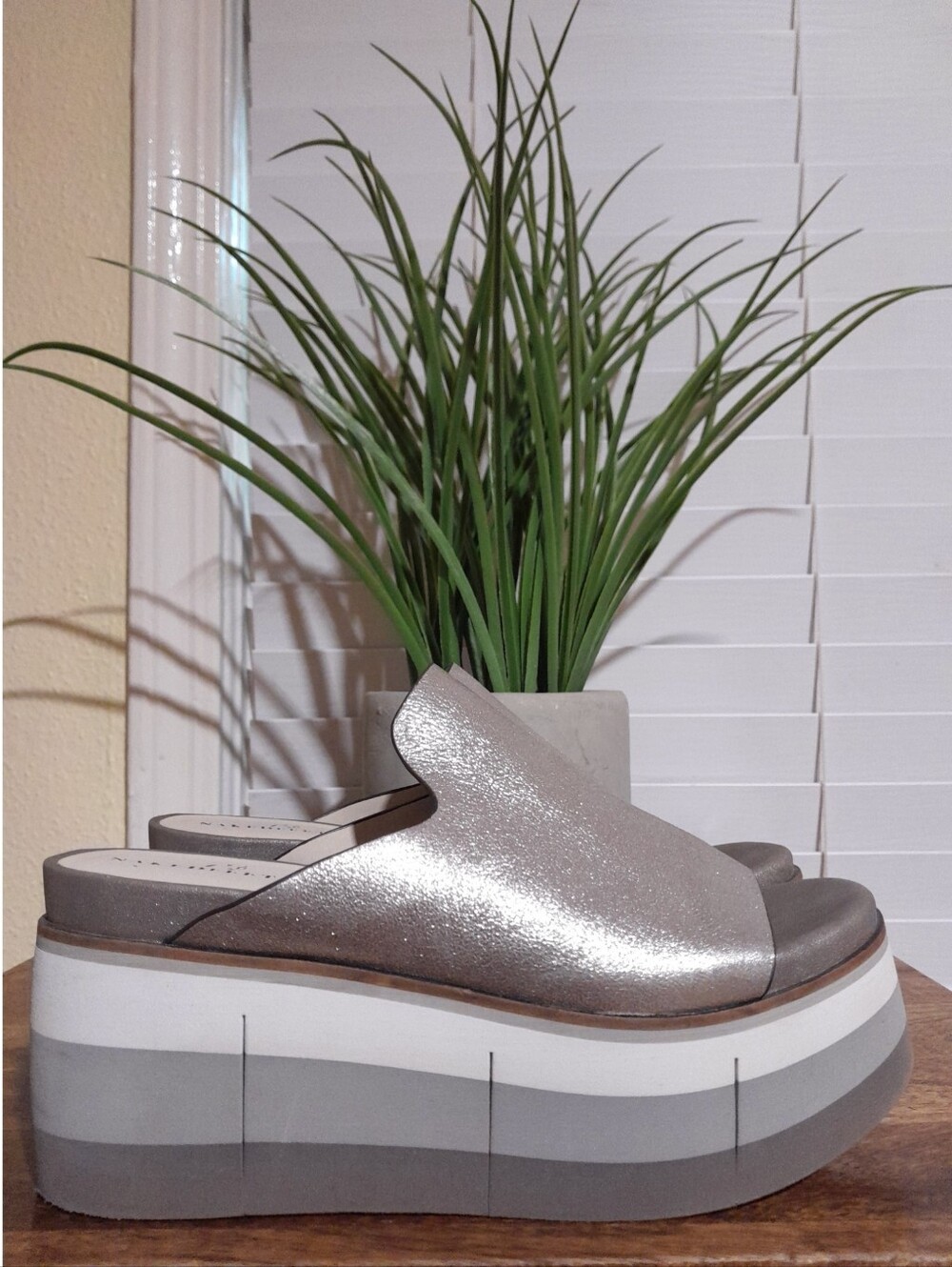 Naked Feet flow platform leather upper silver color 8.5M